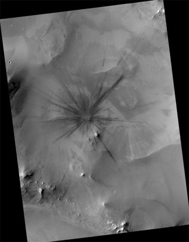 好奇號最新火星照片：美國好奇號火星探測器拍攝到火星隕石坑