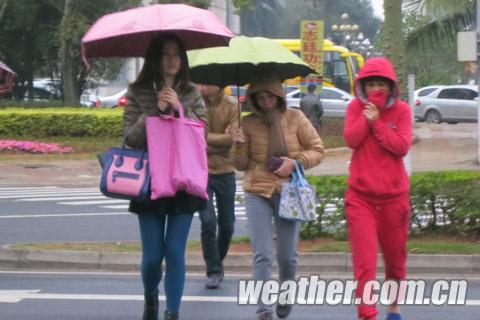 海口一日內(nèi)降溫14℃ 低溫雨水齊上陣