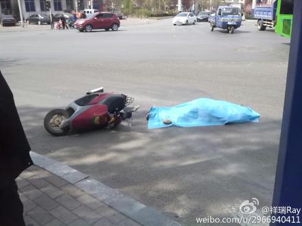 市區(qū)建華東道路口車禍現(xiàn)場