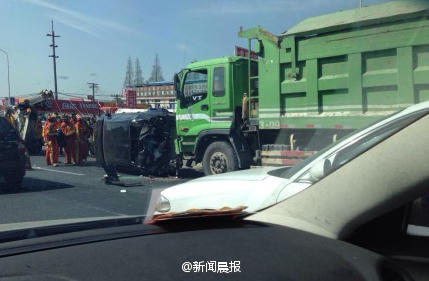 浦東濟(jì)陽路車禍現(xiàn)場