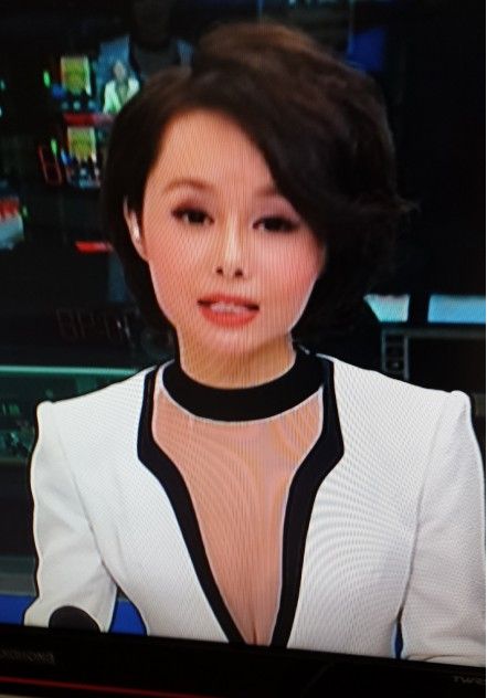 央視女主播穿肉色內(nèi)衣