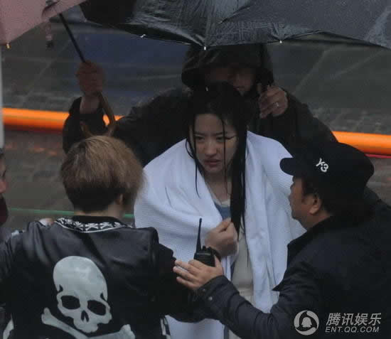 劉亦菲上海拍戲