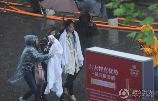 劉亦菲上海拍戲