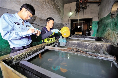 甌海梧田街道霞王村繁新路被關(guān)停的電鍍廠又開(kāi)工被查