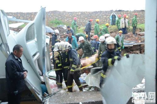 黃島簡易房倒塌18人遇難