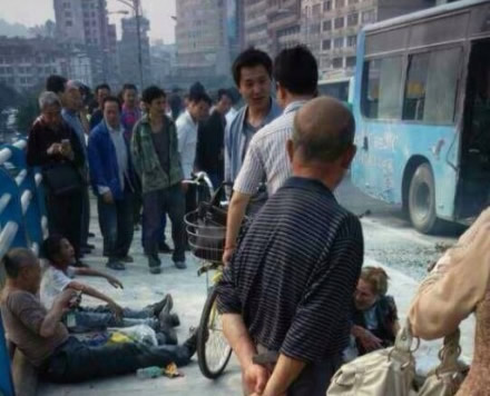 四川宜賓公交車爆燃事故現場