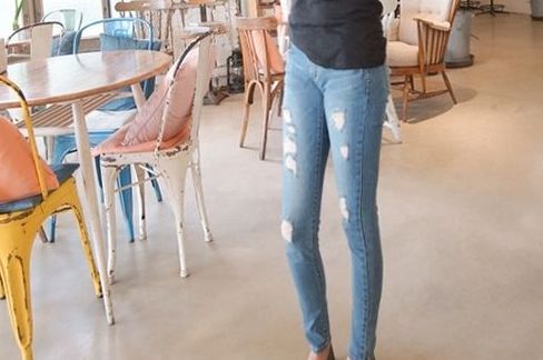 中國好奶奶補好孫女從韓國代購的破洞牛仔褲