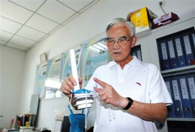 老人自制節水器