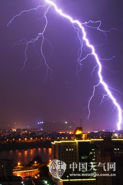南寧雷陣雨：南寧夜空的閃電
