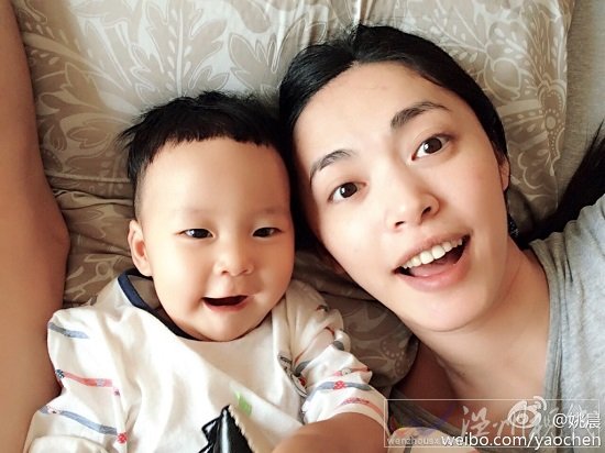 姚晨與兒子合影 姚晨兒子小土豆照片