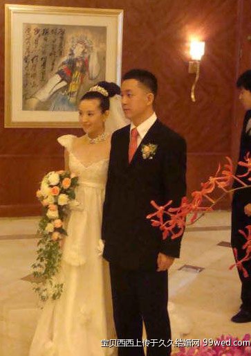董潔潘粵明奉子成婚 2008年9月26日董潔潘粵明結(jié)婚