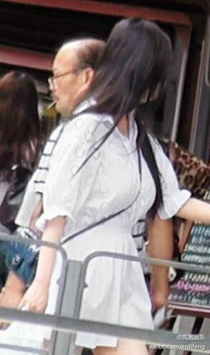 楊冪產(chǎn)后照片 7月22日楊冪產(chǎn)后首次露面