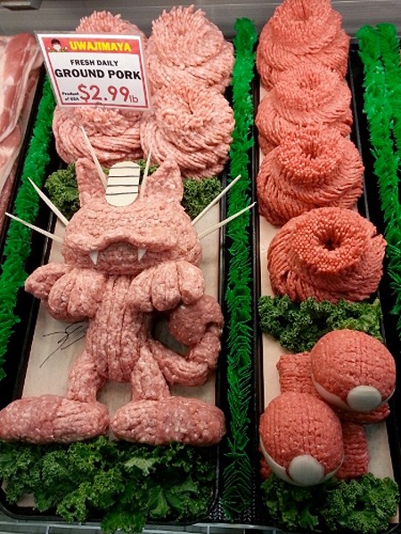 超市擺肉大叔生肉做雕塑