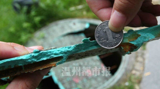蒼南出現(xiàn)紙片窨井蓋