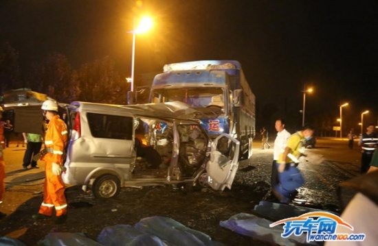 老機(jī)場路車禍現(xiàn)場圖片