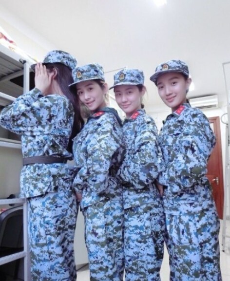 中戲新生軍訓(xùn)照曝光