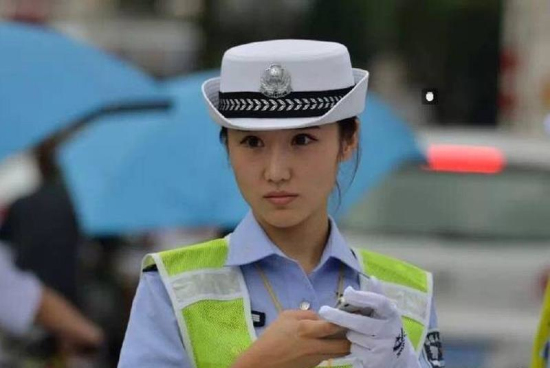 陜西美女交警爆紅