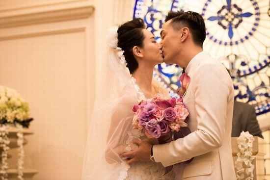 戚薇與李承鉉美國(guó)完婚