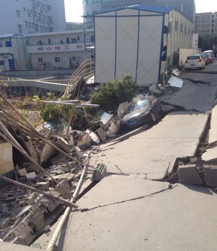 樂清市樂成街道雙雁路路基坍塌事故現(xiàn)場圖片