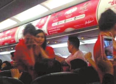 中國乘客大鬧航班