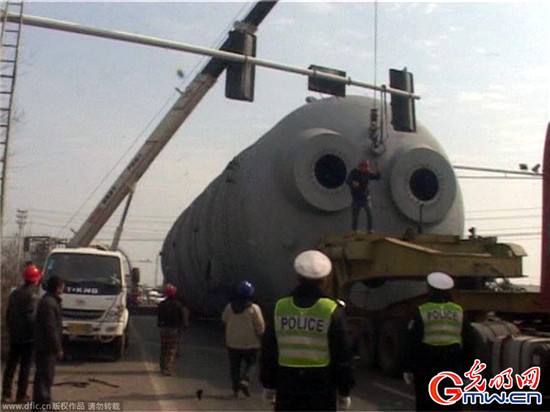 南京公路運輸百噸巨物