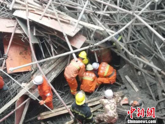 云南文山職教園區坍塌事故現場圖片