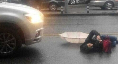 車禍現場手機自拍