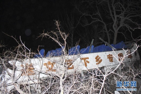 河南大巴墜崖