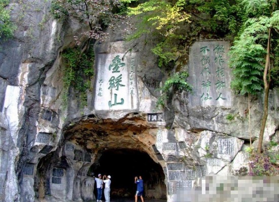 桂林木龍湖景區(qū)滾石擊中游客事故現(xiàn)場