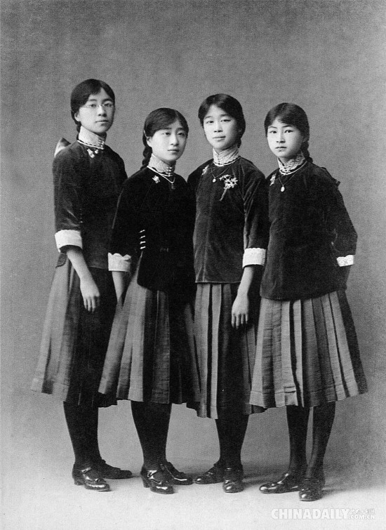 中國(guó)校服的百年變遷