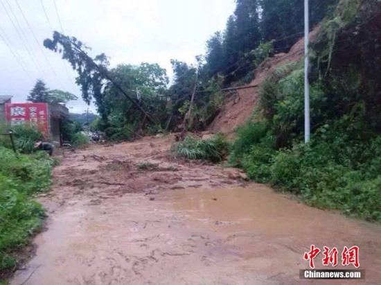廣西暴雨引發(fā)泥石流災(zāi)害