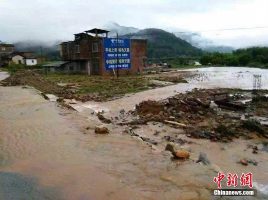 廣西暴雨引發(fā)泥石流災(zāi)害