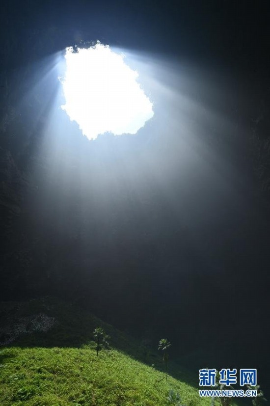 湖北驚現(xiàn)神秘天坑