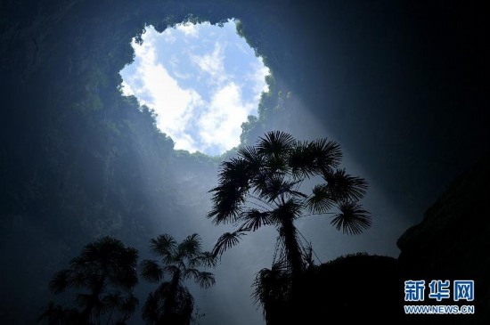 湖北驚現(xiàn)神秘天坑