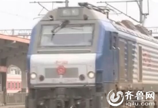 情侶談戀愛逼?；疖? /><br />
情侶談戀愛逼?；疖?/p>
<p style=