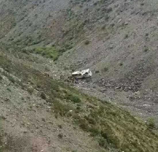 西藏貢嘎客車墜崖