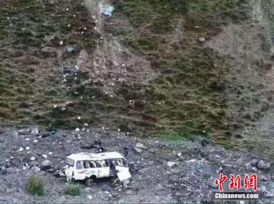 貢嘎客車(chē)墜入山崖