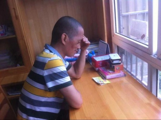 男子購刀自切腫瘤