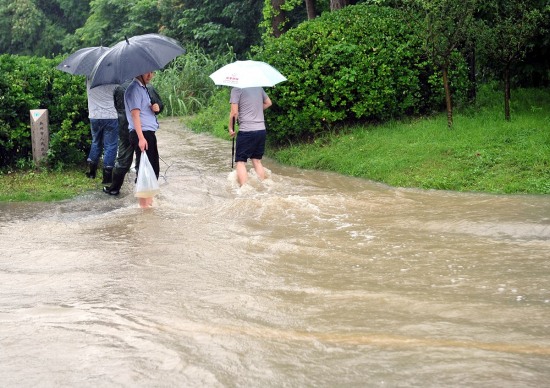 江蘇揚(yáng)州遭遇暴雨