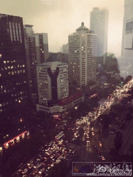 武漢市區(qū)多個(gè)路段出現(xiàn)嚴(yán)重積水