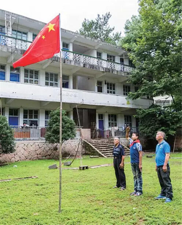 全校只有一個學(xué)生