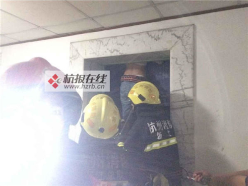 杭州21歲女孩被電梯夾死