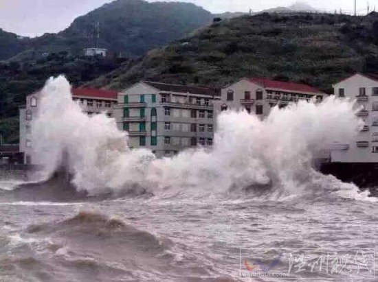 超強臺風燦鴻登陸前洞頭浪高十幾米