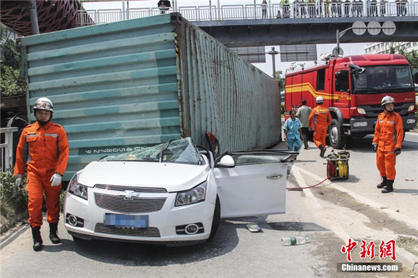 廣東深圳布龍路慘烈車禍現(xiàn)場