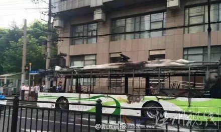 南山紅楓目前公交車發生自燃