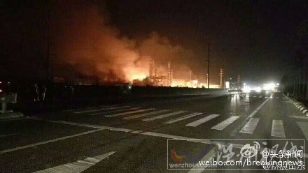 工廠邊上的交通中斷
