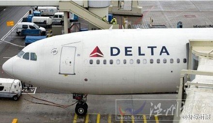 客機遭雷擊