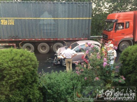 8月27日下午泰州至揚州高速上發生車禍