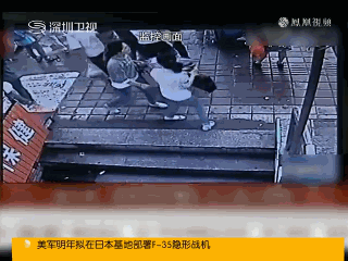 哈爾濱公交站臺塌陷
