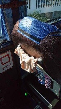 游客車上曬內(nèi)衣